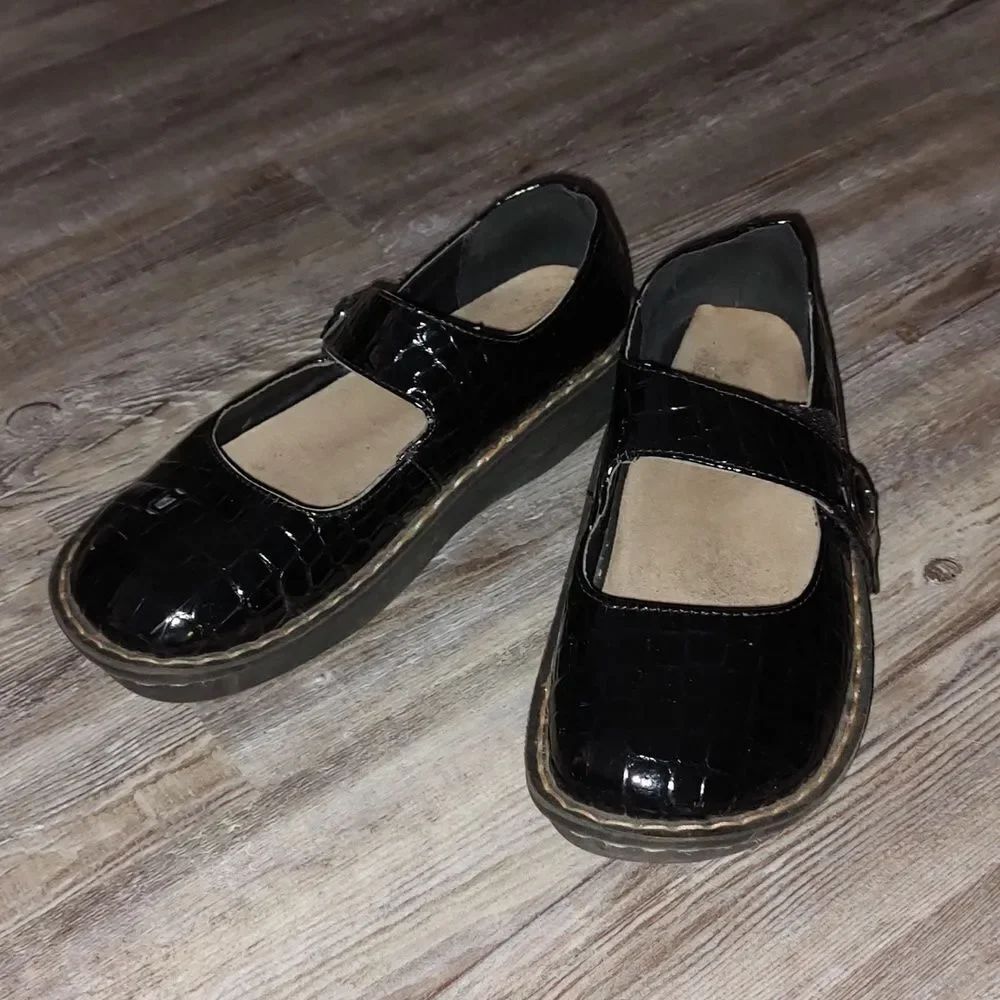 Kagen Jane Black Croc Embossed Mary Jane style professional nursing shoe sz 9